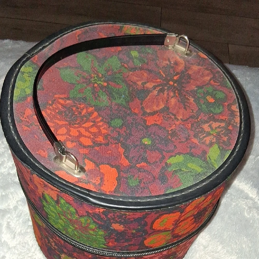 Vtg Vibrant Red and Green Floral Hat Box
